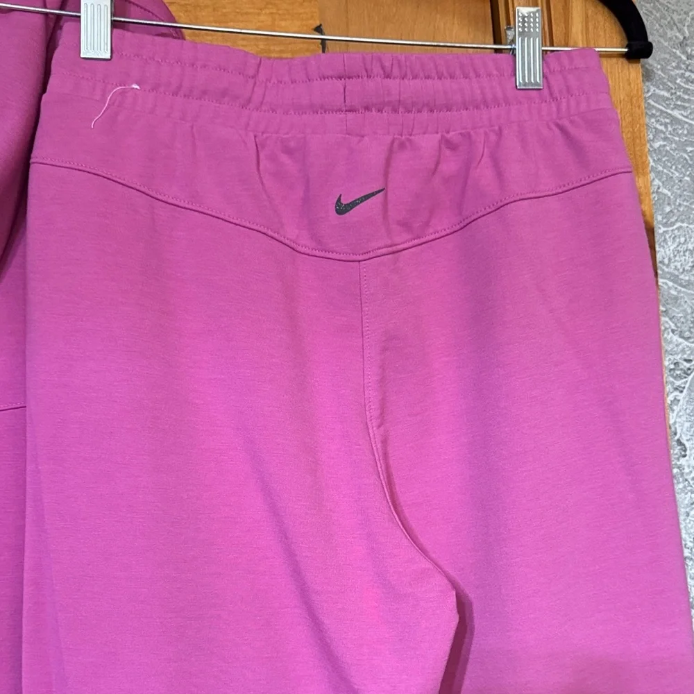 Nike Yoga Dri-Fit Pink Set - Picture 6 of 6